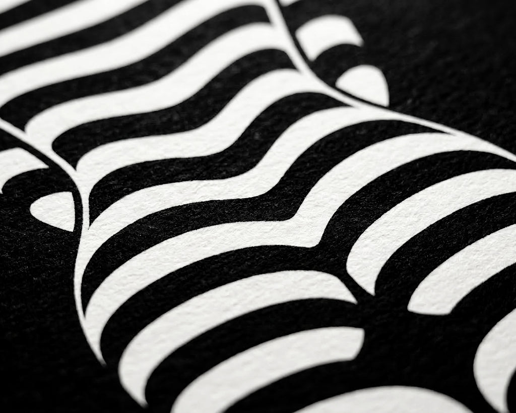 CURVES | Minimalist | Female Figure | B&W | 8K - 32K