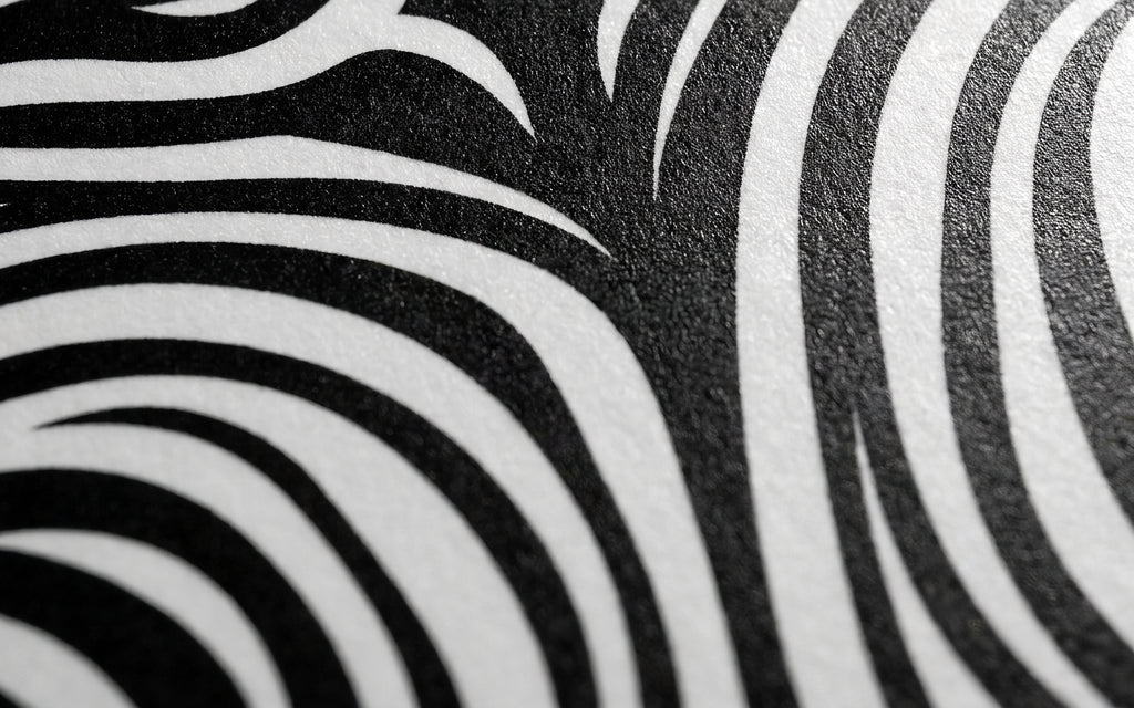 ENTROPY | Minimalist | Female Figure | B&W | 8K - 32K
