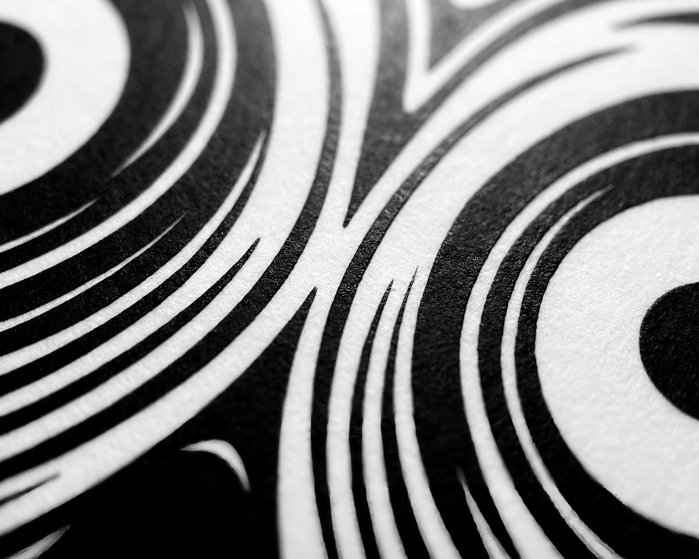 XENO | Minimalist | Female Figure | B&W | 8K - 32K